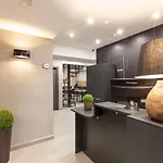 Charming,comfortable And Centrally Located Group