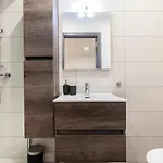 Charming,comfortable And Centrally Located Group *