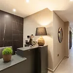 Charming,comfortable And Centrally Located Group *