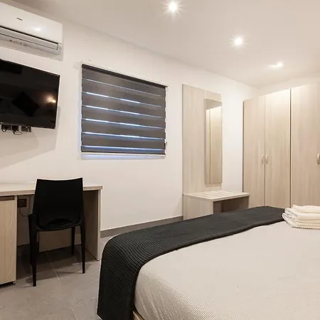 Charming,comfortable And Centrally Located Group