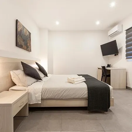 Charming,comfortable And Centrally Located Group Gzira