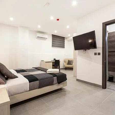 Charming,comfortable And Centrally Located Group