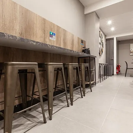 Charming,comfortable And Centrally Located Group Appartement