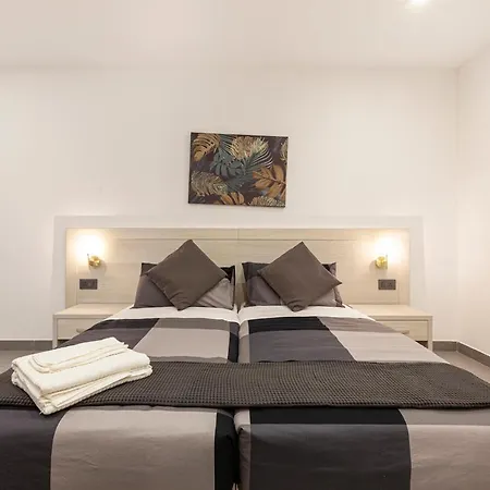 Apartment Charming,comfortable And Centrally Located Group