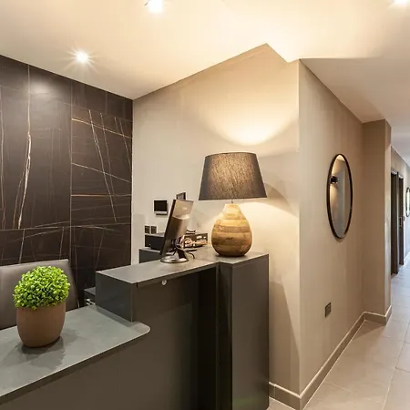 Charming,comfortable And Centrally Located Group *