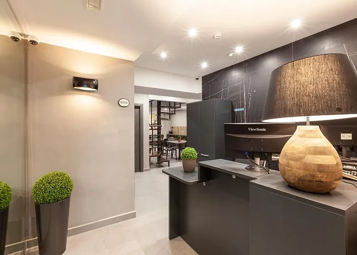 Charming,comfortable And Centrally Located Group