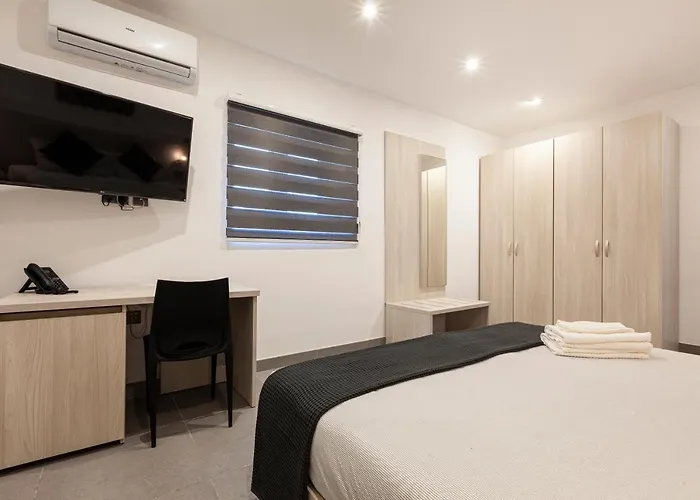 Charming,comfortable And Centrally Located Group